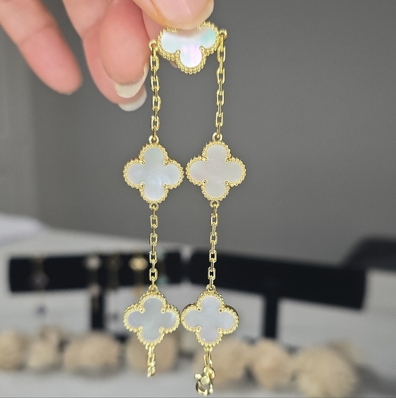 Elegant Gold and White Mother Of Pearl Clover Bracelet - Picture 2 of 4